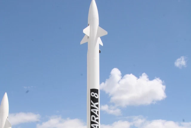 Iron Dome, SPYDER ή Barak-8: Ποιο ισραηλινό σύστημα θα διαλέξουν τα ΗΑΕ